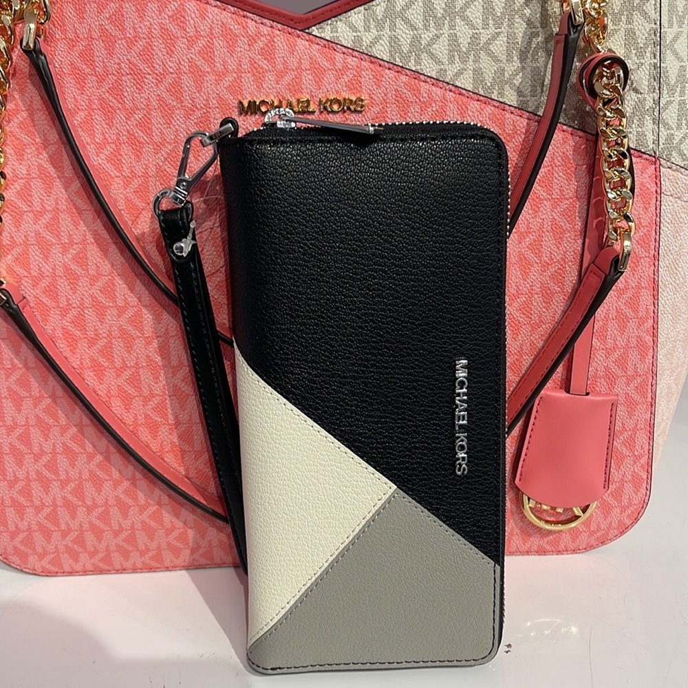 MICHAEL KORS LARGE TRAVEL CONTINENTAL WRISTLET WALLET PHONEHOLDER Black Multi - Picture 14 of 16